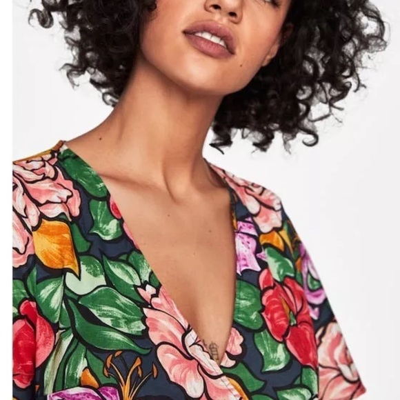 Zara Blogger Favorite Floral Wrap Mini Dress (D2) - Picture 8 of 13